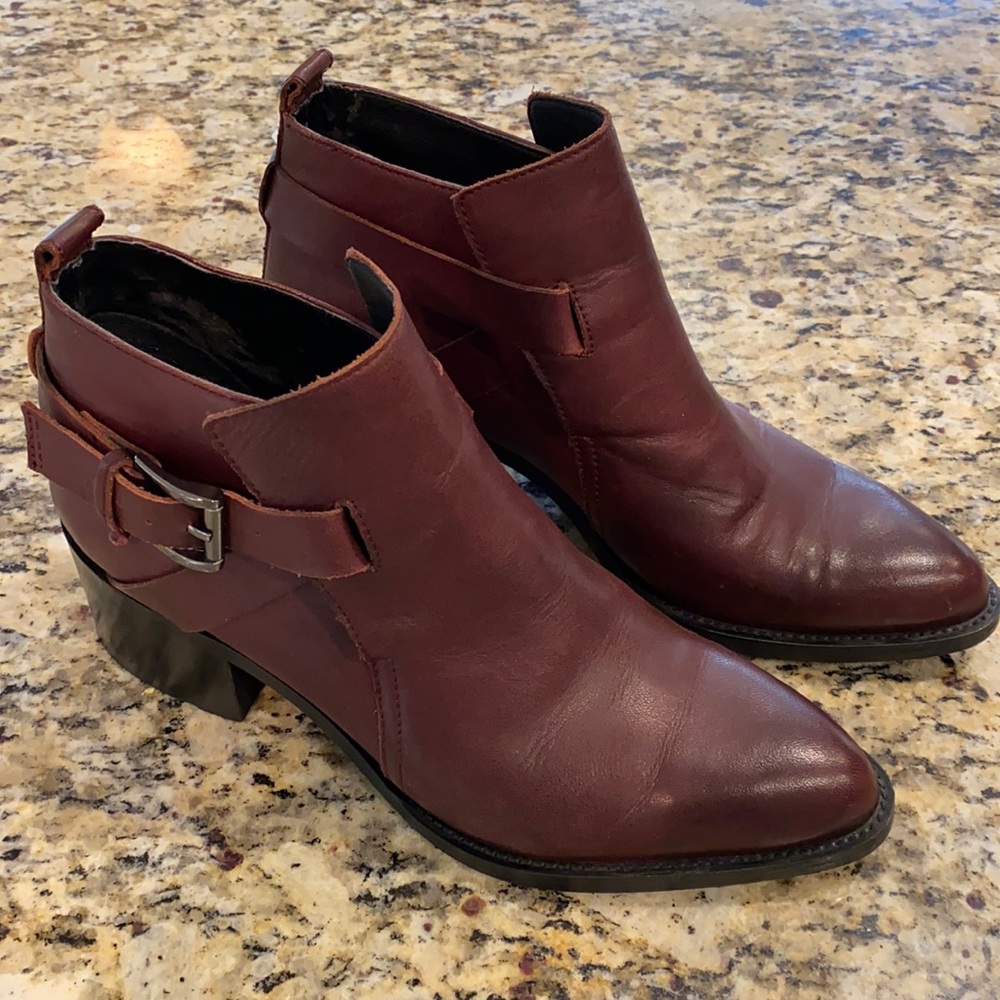 GUSTO | LEATHER ANKLE BOOTS